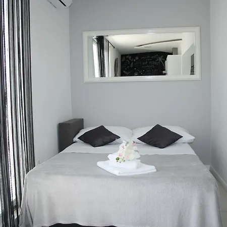 One Vision Apartment Split